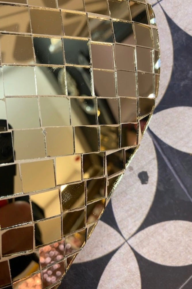 Boule disco en forme de cœur enflammé - SECONDS