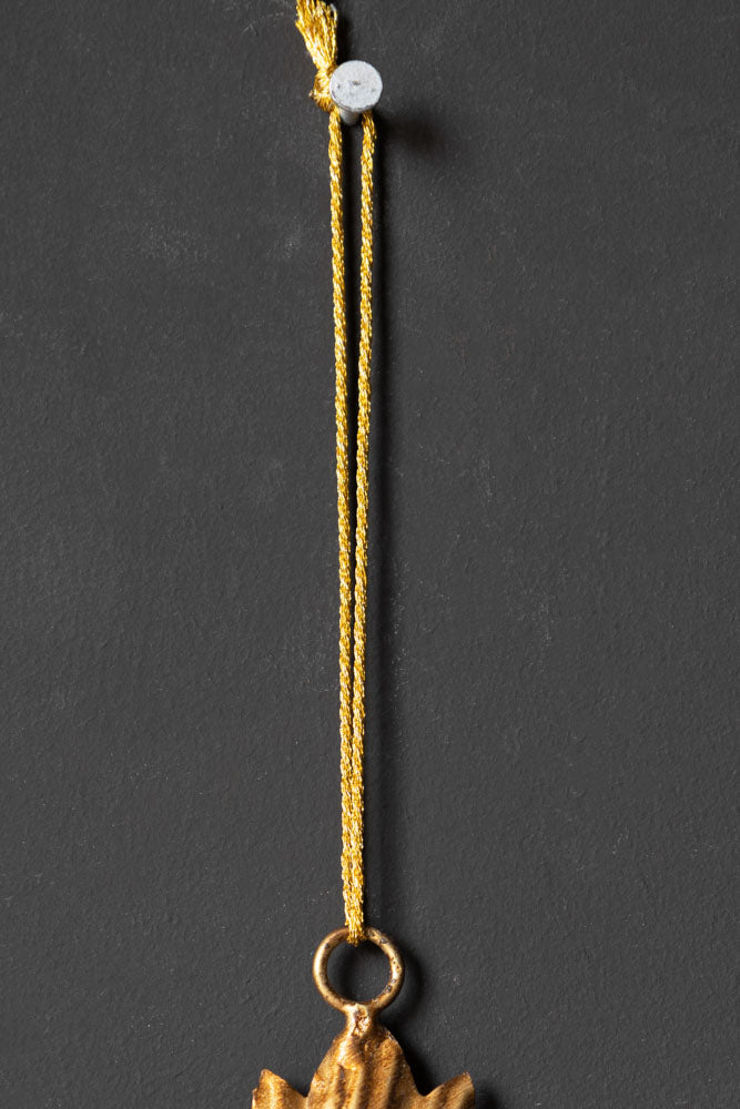 Magnifique ornement suspendu en forme d'étoile en forme de cœur noir