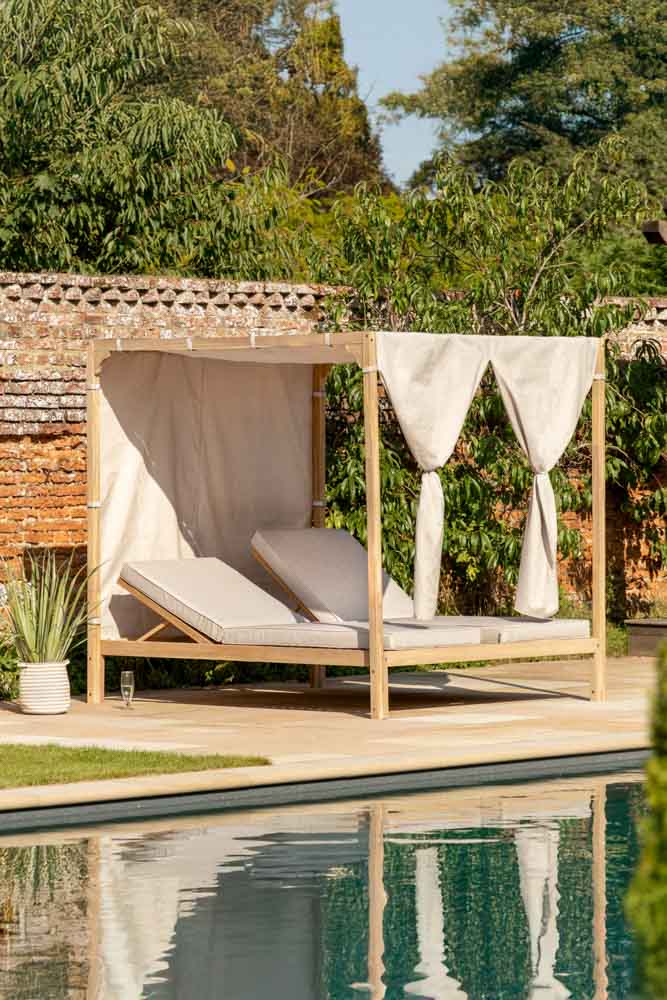 Magnifique lit de jardin à baldaquin