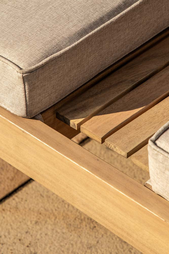 Magnifique lit de jardin à baldaquin