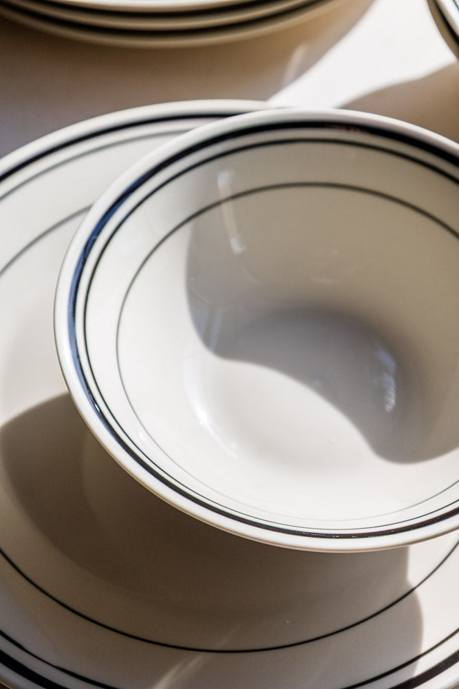 Vaisselle style bistro noir et blanc - 2 options disponibles