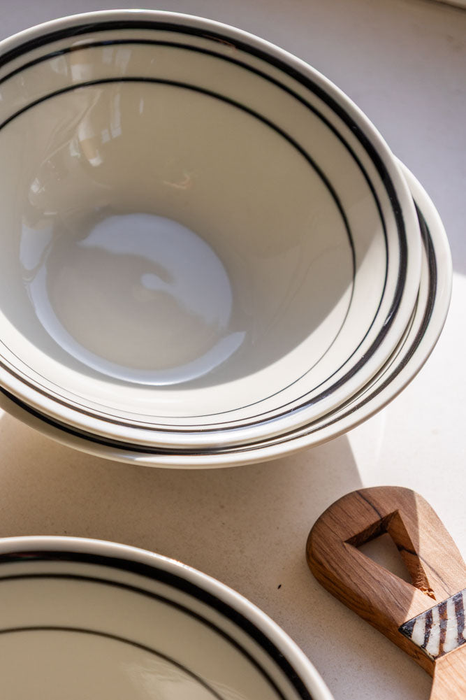 Vaisselle style bistro noir et blanc - 2 options disponibles