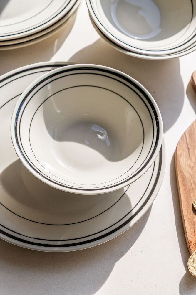 Vaisselle style bistro noir et blanc - 2 options disponibles