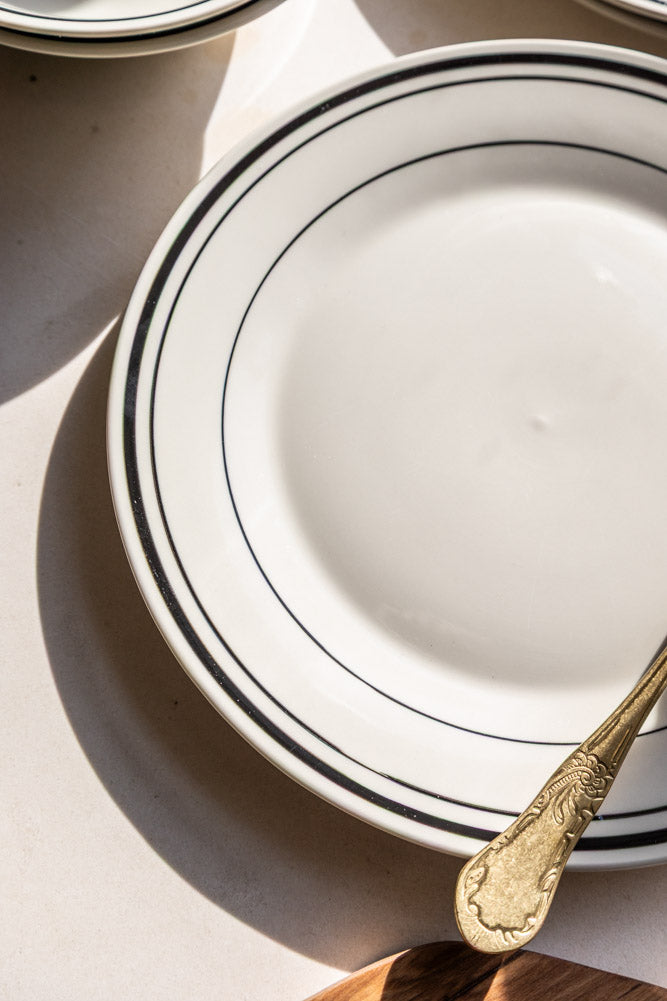 Vaisselle style bistro noir et blanc - 2 options disponibles