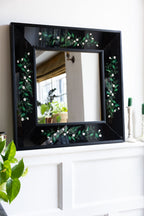 Miroir encadré en bois noir et floral