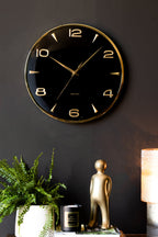 Horloge murale noire et dorée