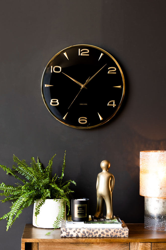 Horloge murale noire et dorée