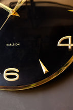 Horloge murale noire et dorée