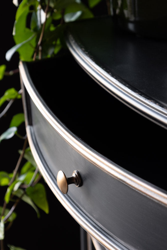 Meuble d'appoint noir et or de style antique