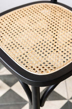 Chaise de salle à manger en bois noir et canne tressée Chez Pitou