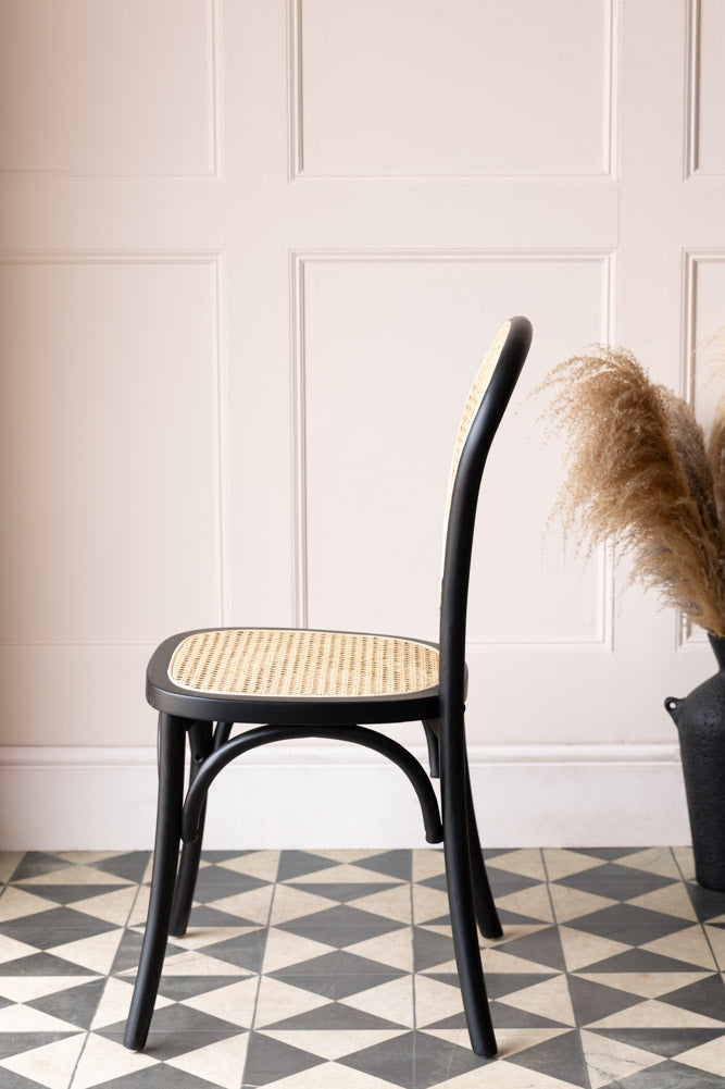 Chaise de salle à manger en bois noir et canne tressée Chez Pitou