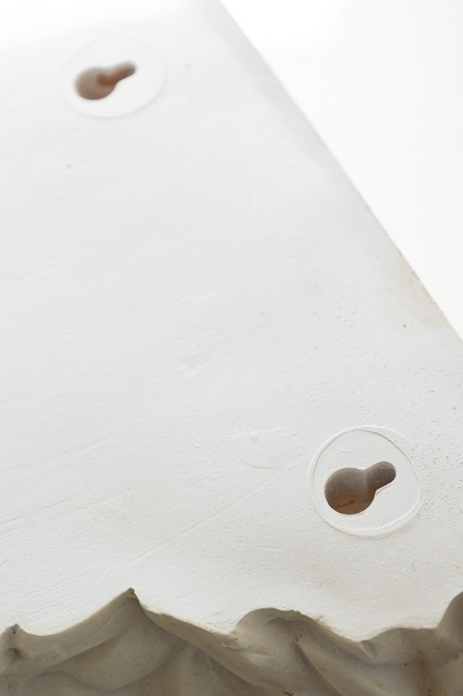 Étagère murale flottante d'inspiration grecque classique