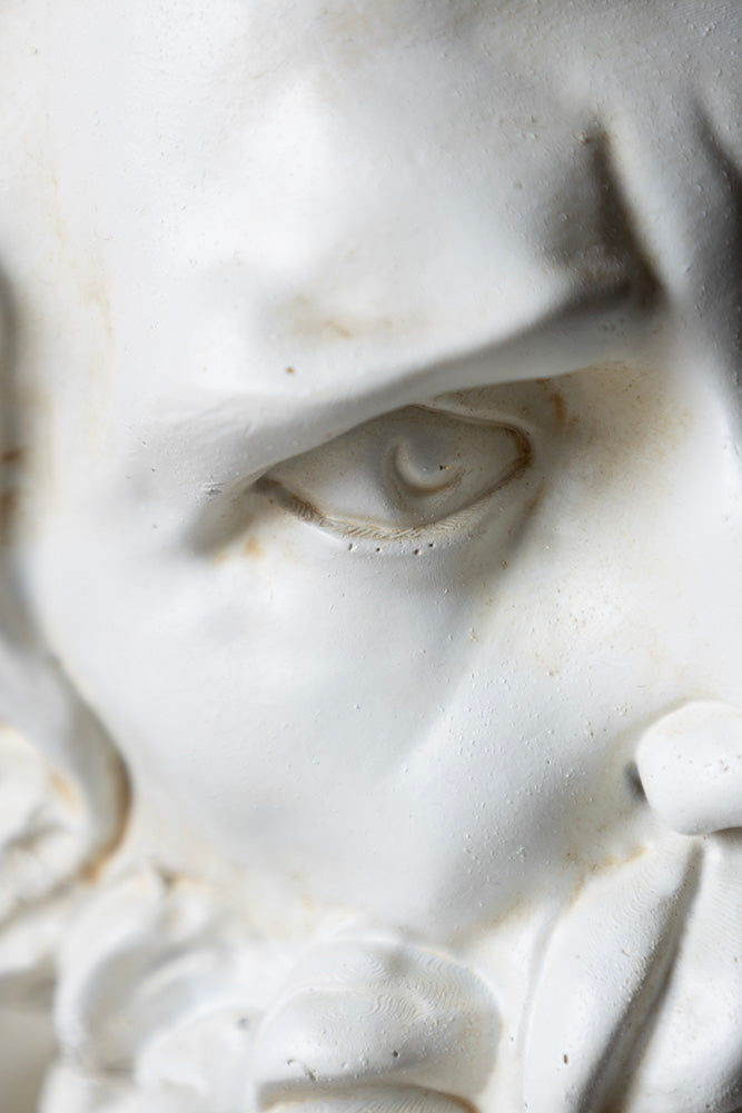 Étagère murale flottante d'inspiration grecque classique