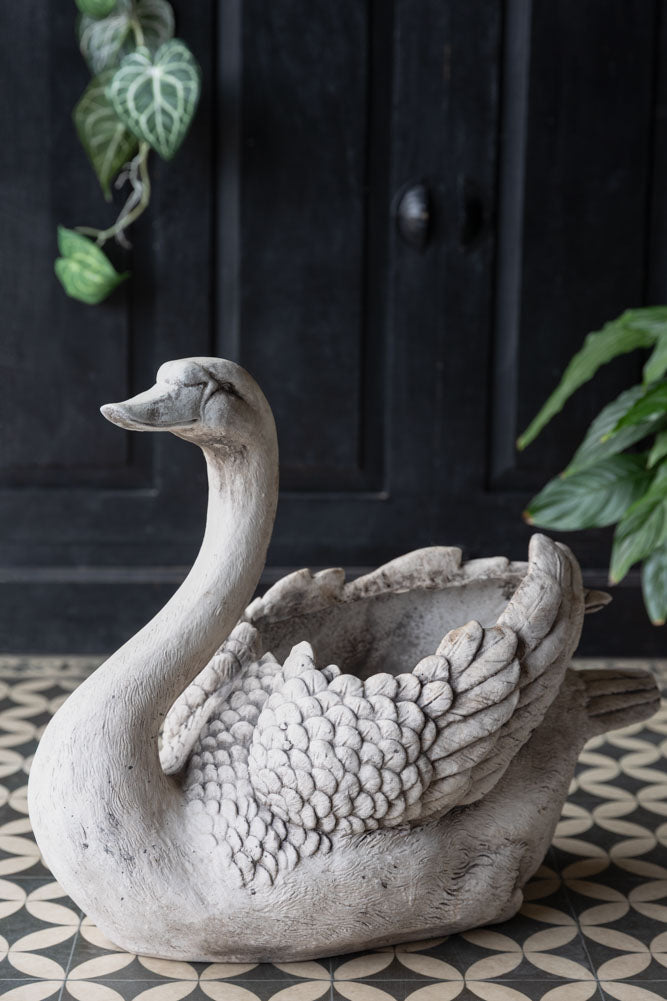 Élégante jardinière en forme de cygne
