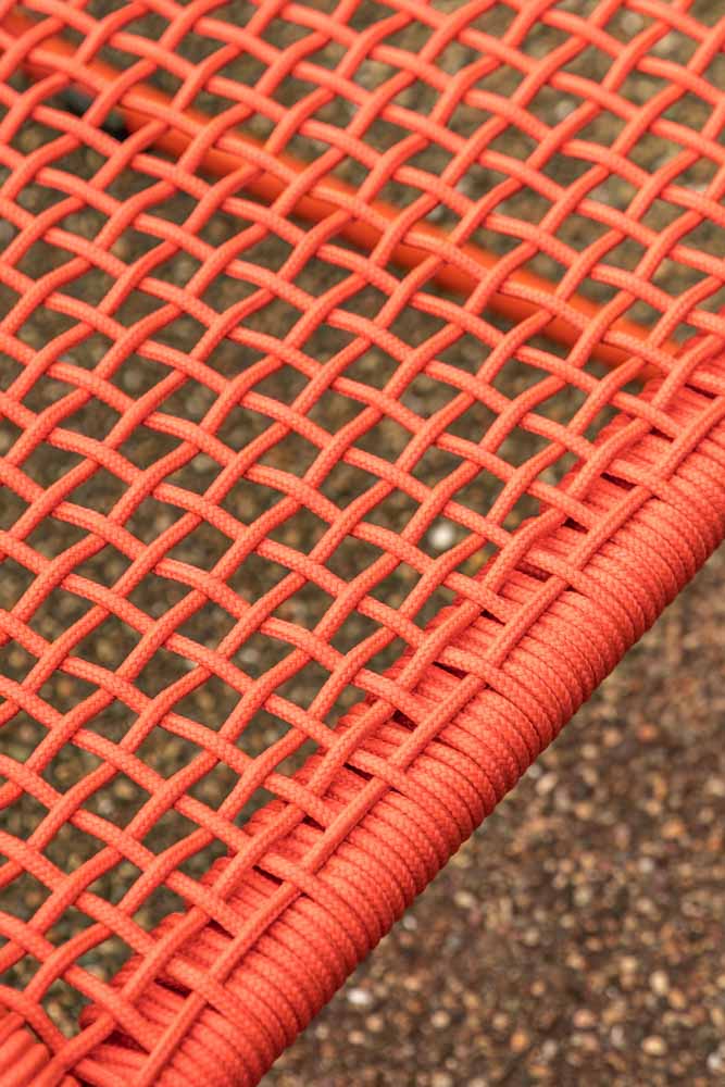 Chaise longue et repose-pieds de jardin orange vif