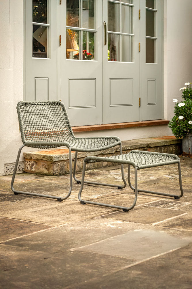 Ensemble de chaises longues et repose-pieds de jardin verts