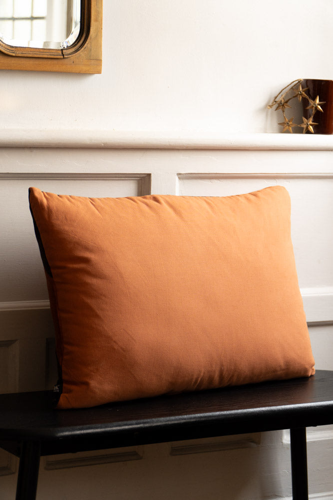 Coussin en velours rayé café et moka HKLIVING