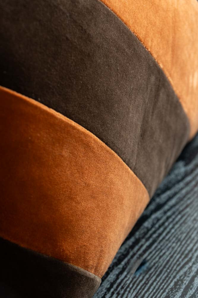 Coussin en velours rayé café et moka HKLIVING