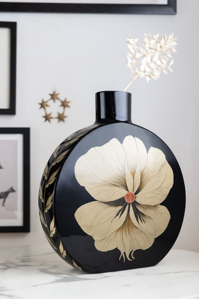 Vase floral noir et crème
