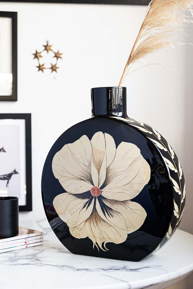 Vase floral noir et crème