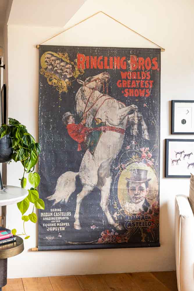 Grande décoration murale de style vintage représentant le plus grand spectacle du monde