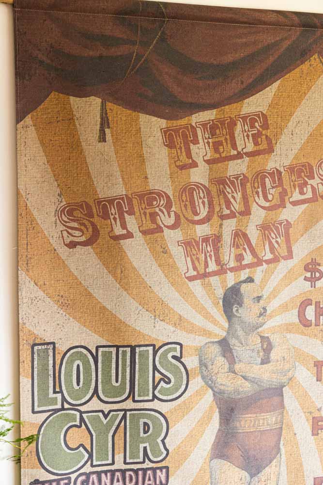 Grande décoration murale de style vintage représentant l'homme le plus fort du monde