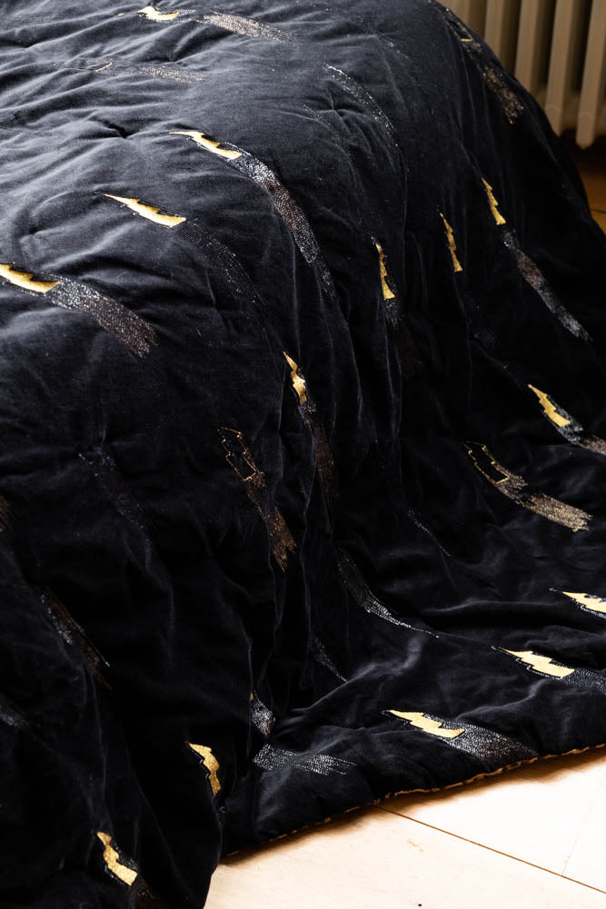 Couverture réversible noire à imprimé léopard et amour