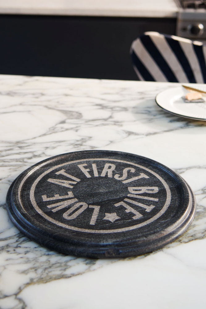 Plateau à fromage en marbre et couvercle en verre