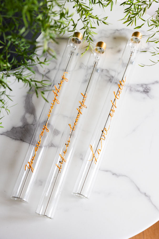 Message dans un tube lumineux - La Vie Est Belle