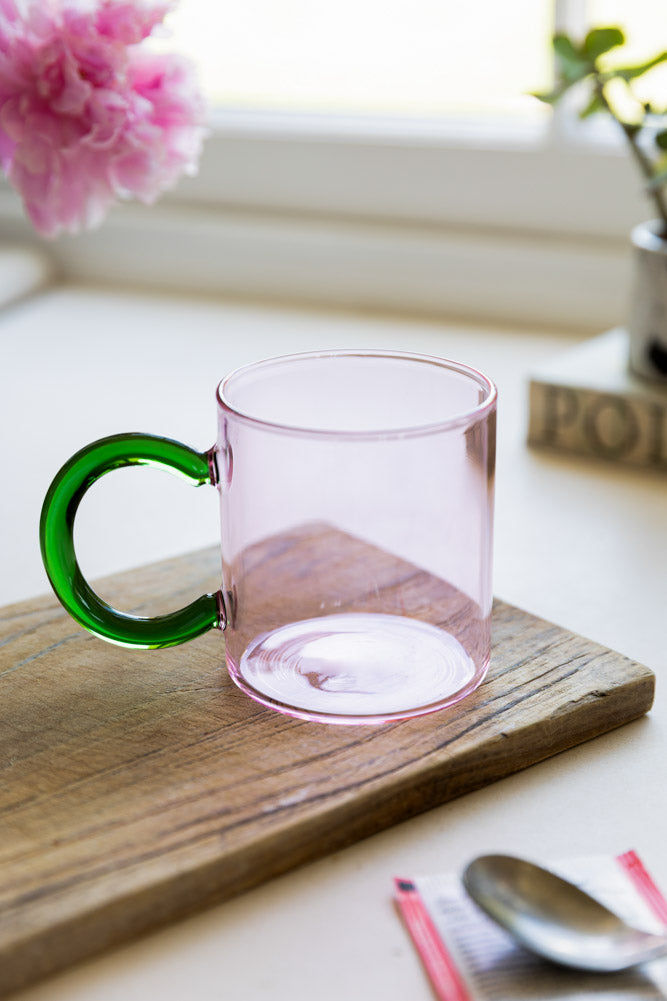 Tasse en verre rose pâle et verte