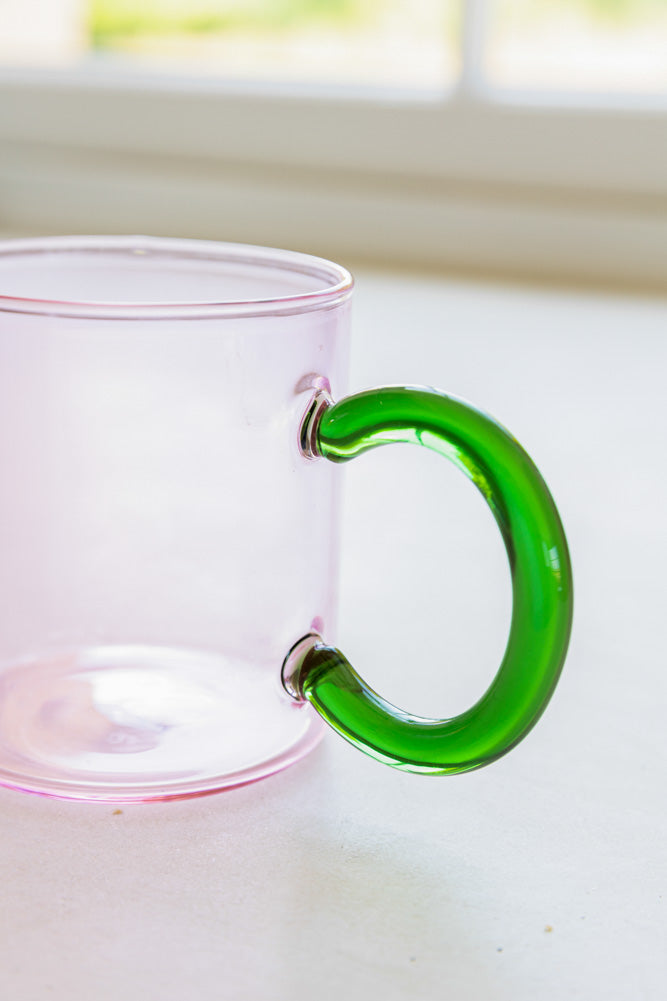 Tasse en verre rose pâle et verte
