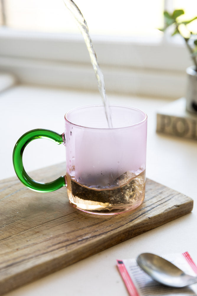 Tasse en verre rose pâle et verte