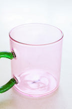 Tasse en verre rose pâle et verte