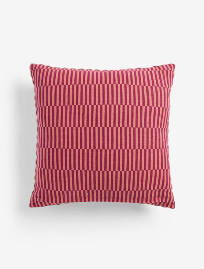 Coussin brodé rose et or « Mauvaises décisions »