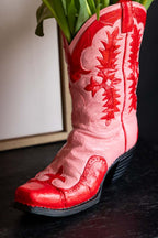 Vase bottes de cow-girl rose et rouge