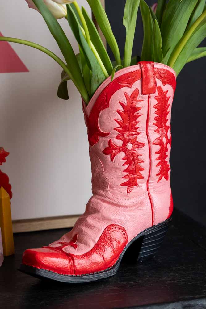 Vase bottes de cow-girl rose et rouge