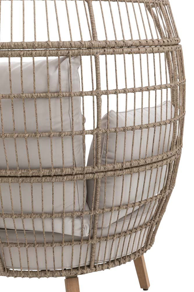 Chaise de jardin en forme d'œuf inspirée du rotin