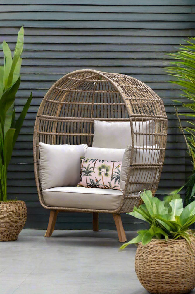 Chaise de jardin en forme d'œuf inspirée du rotin