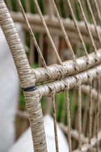 Chaise de jardin en forme d'œuf inspirée du rotin