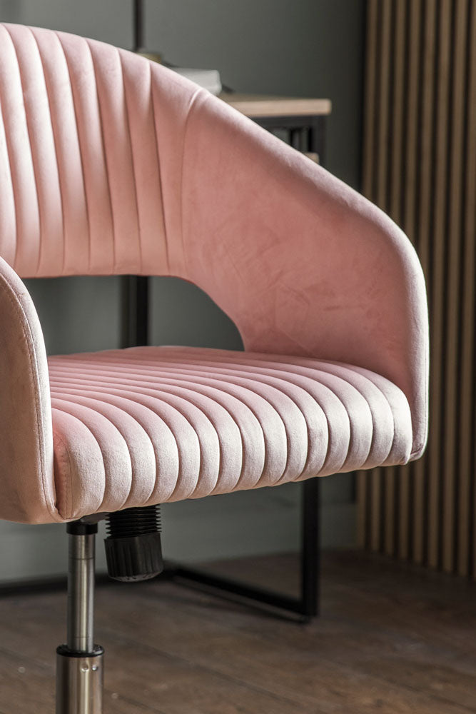 Chaise pivotante en velours rose côtelé