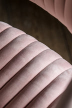 Chaise pivotante en velours rose côtelé