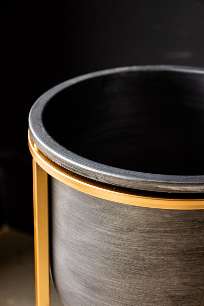 Lot de 2 jardinières noires avec support doré