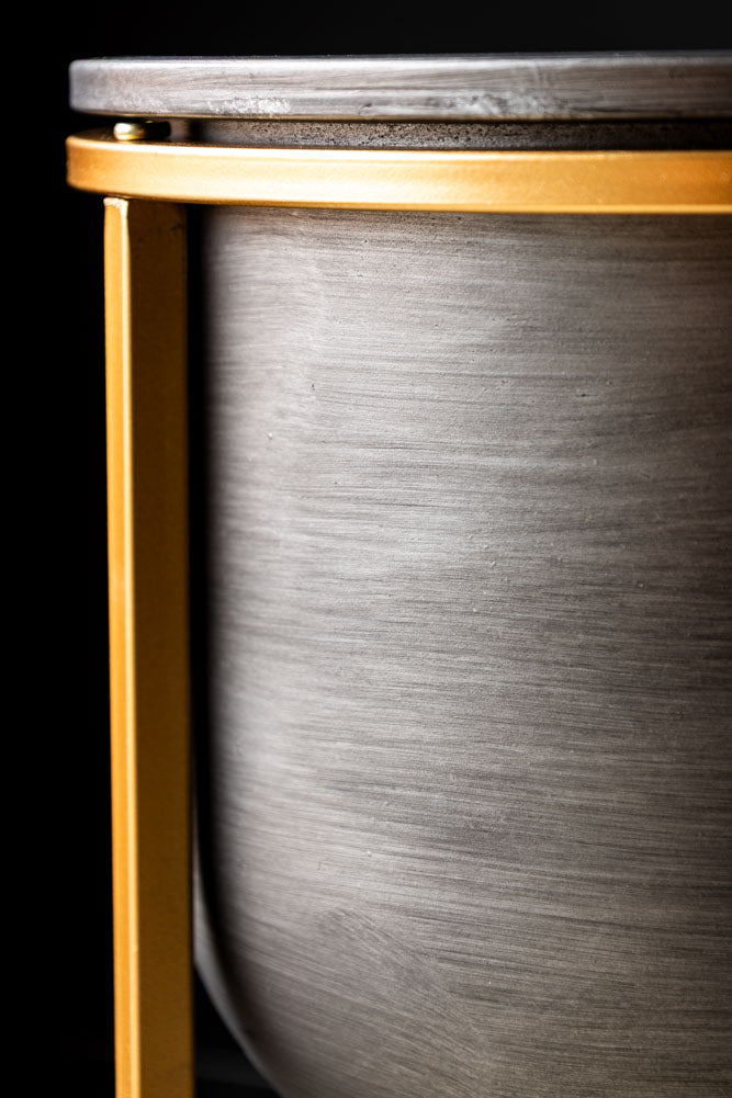 Lot de 2 jardinières noires avec support doré