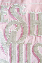 Coussin brodé à double frange en velours rose « Show Must Go On »