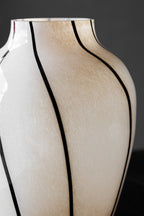 Vase tourbillon monochrome Statement