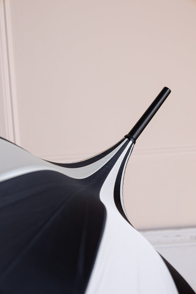 Parapluie noir et blanc Statement