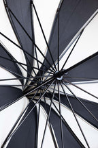 Parapluie noir et blanc Statement