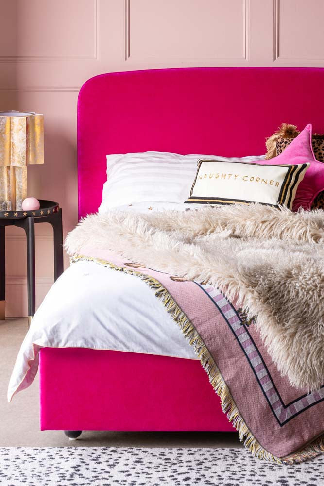 Le lit Jagger en velours côtelé de luxe Harry's Pink - Disponible en deux tailles