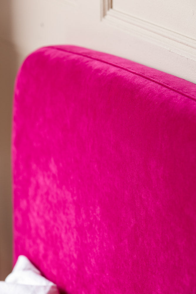 Le lit Jagger en velours côtelé de luxe Harry's Pink - Disponible en deux tailles
