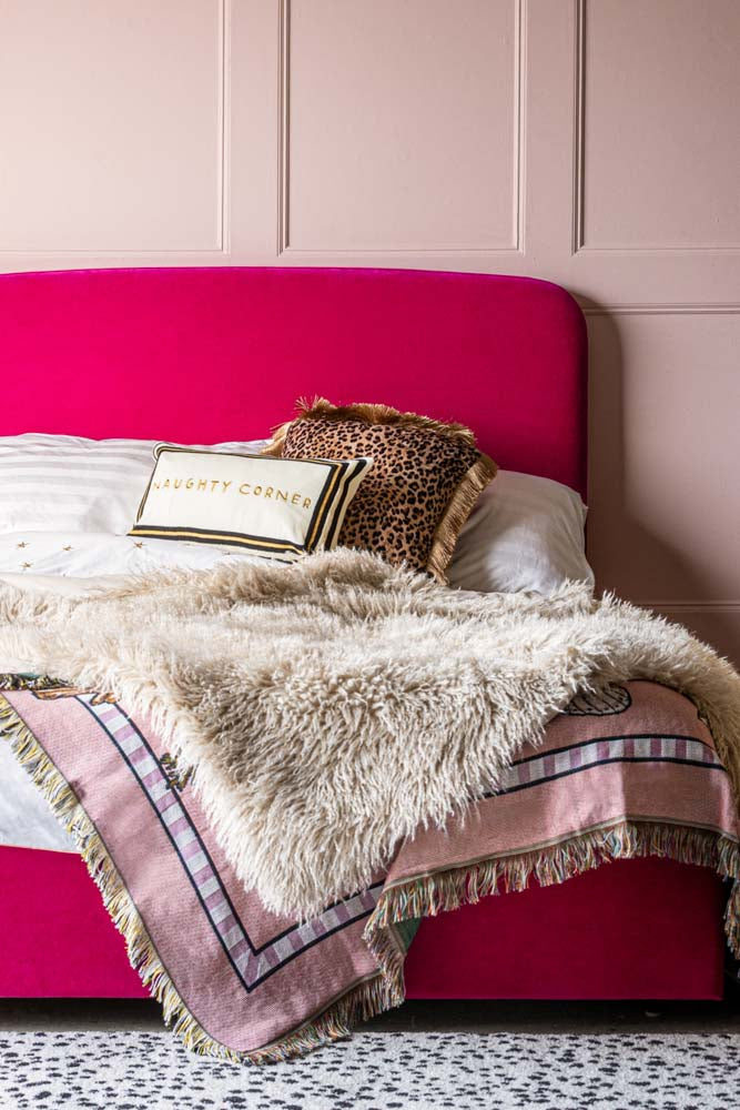 Le lit Jagger en velours côtelé de luxe Harry's Pink - Disponible en deux tailles